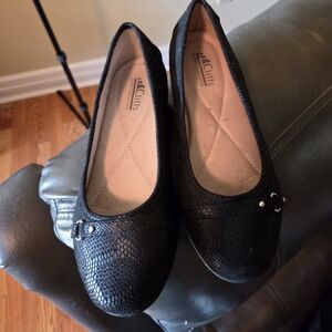 Women's Cliffs Black Ballet Flats
